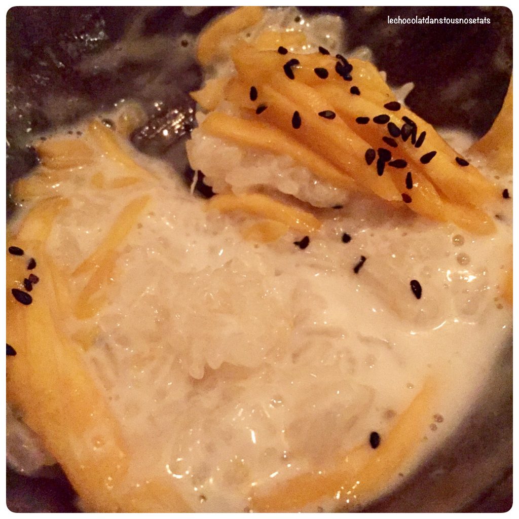 Riz gluant au lait de coco et mangue fraîche, Taokan