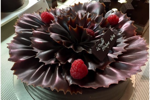 Le Feuille D Automne Aux Framboises Fraiches Lenotre Paris Le Chocolat Dans Tous Nos Etats