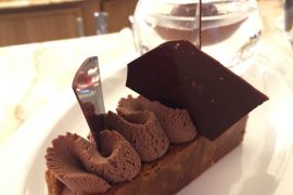 Goûter-infiniment-chocolat-assortiment-de-desserts-au-chocolat-pierre-herme